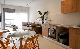 Yalarent New Stylish Apartment 3Br With Balcony